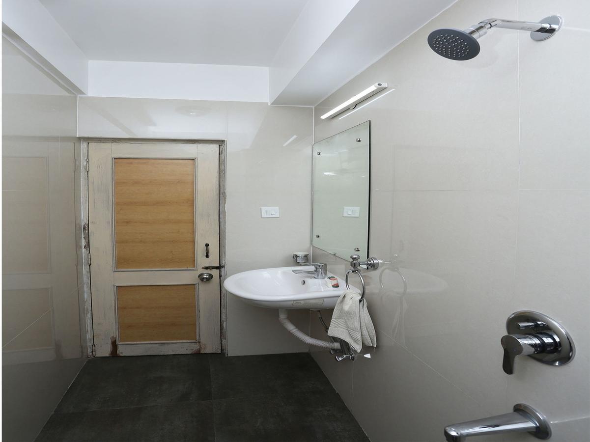Hotel Amrit Regency Guwahati Bagian luar foto
