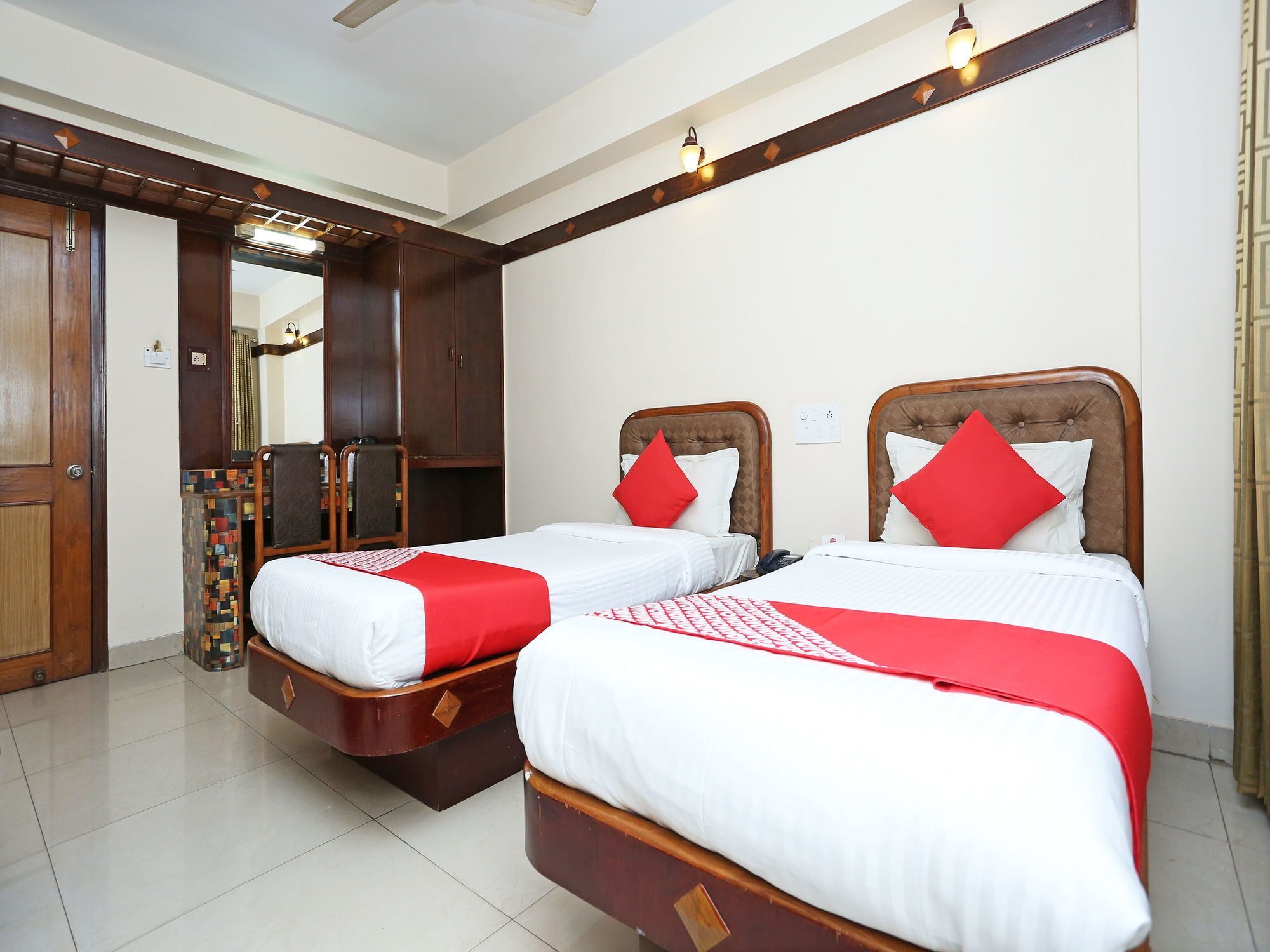 Hotel Amrit Regency Guwahati Bagian luar foto