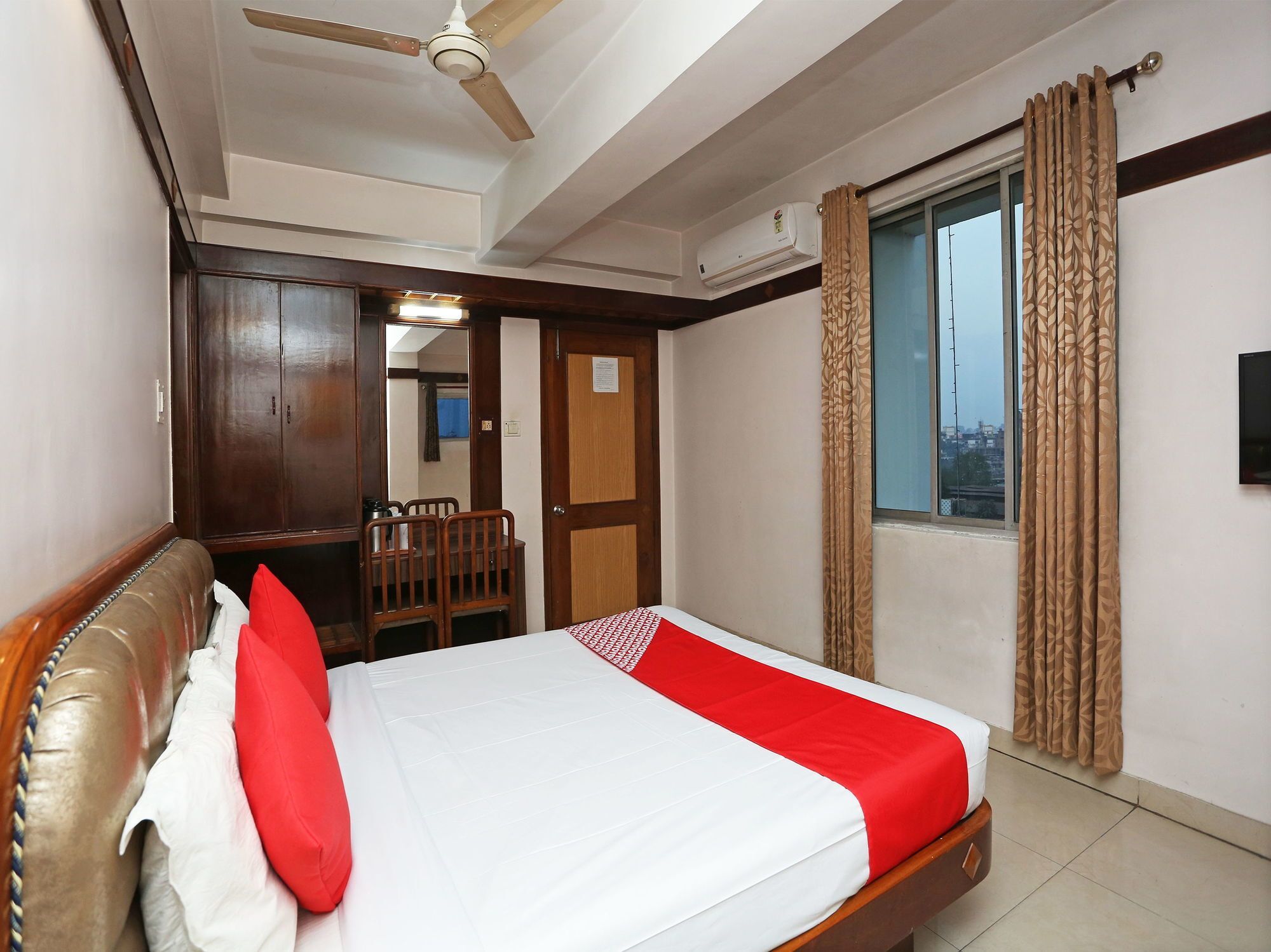 Hotel Amrit Regency Guwahati Bagian luar foto